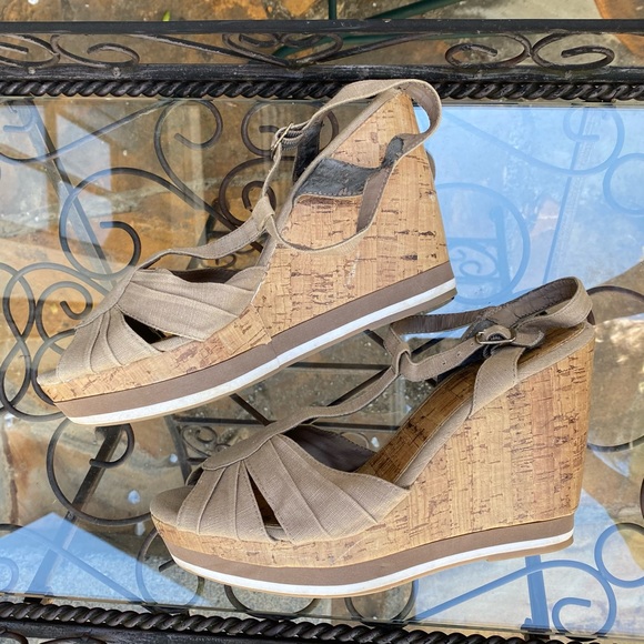 Olsenboye Natural Linen Look Peep Toe Cork Heels - Picture 4 of 6